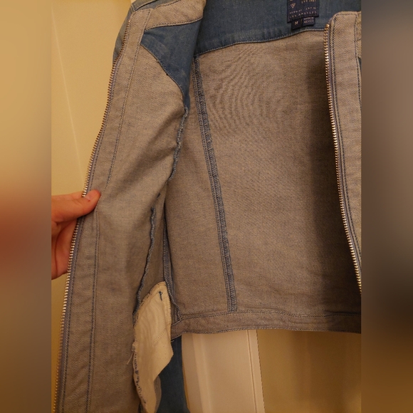 90's Guess Jean Jacket, size M - Picture 6 of 11